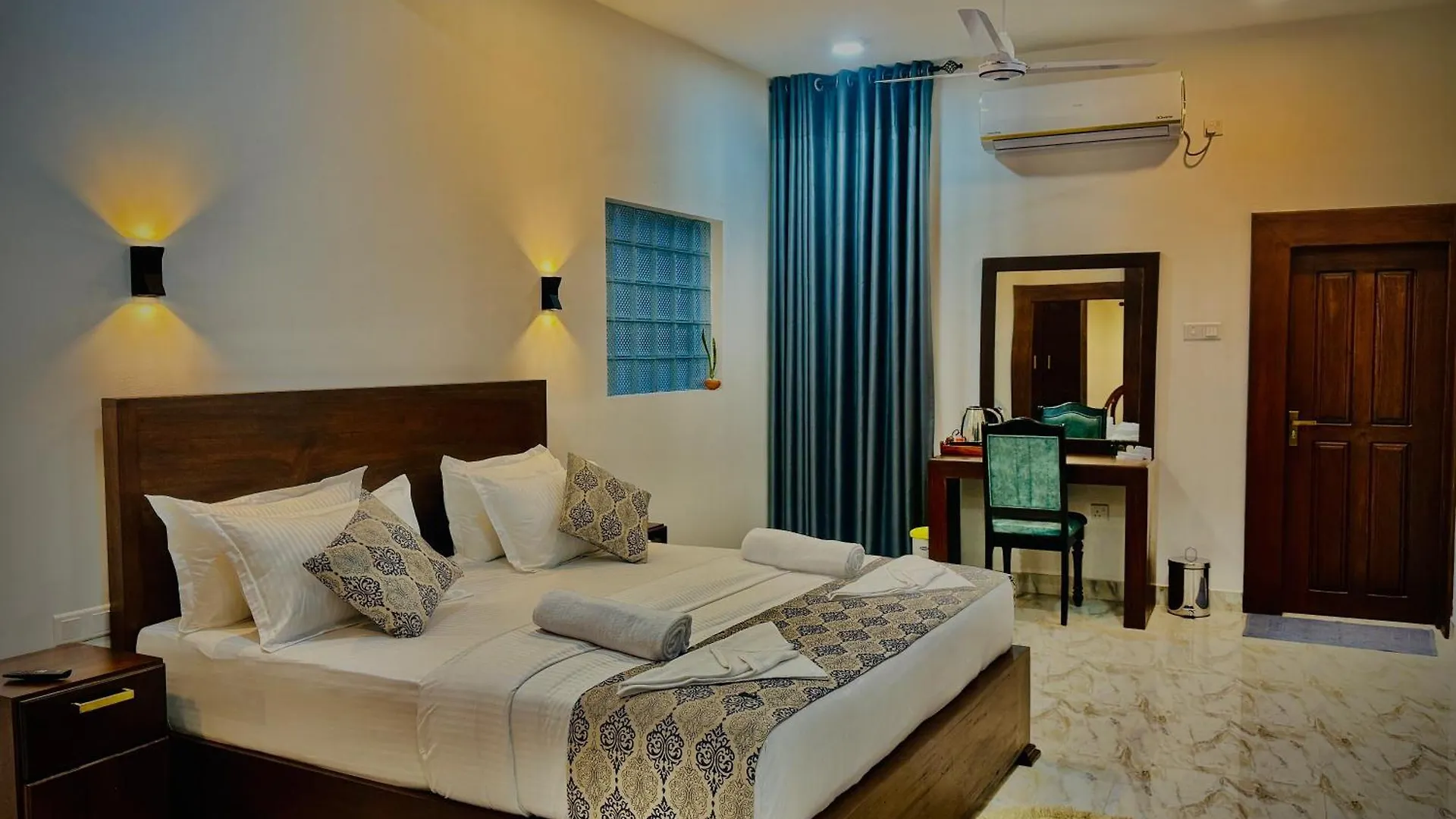 Aloe Transit Hotel Katunayake 0*,